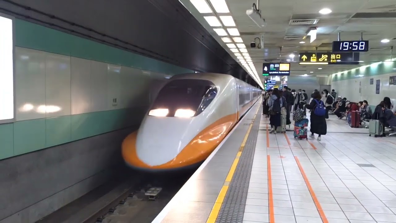 High speed rail 3553 arriving in Taoyuan