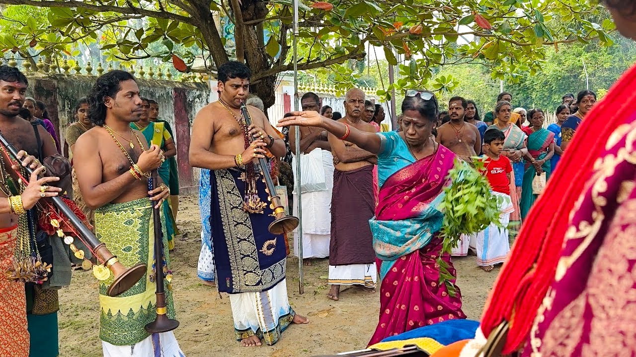 அம்மாவை மெய்மறந்து ஆட்டம் போடவைத்த நாதஸ்வரம் ! கரையில் மெய்சிலிர்க்க வைத்த கோவில் ! 