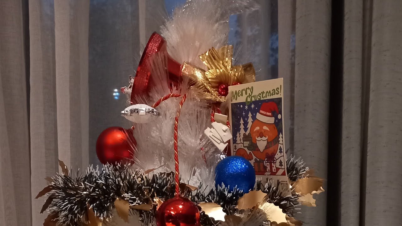 MERANKAI POHON NATAL?? DI PENUHI HIASAN 