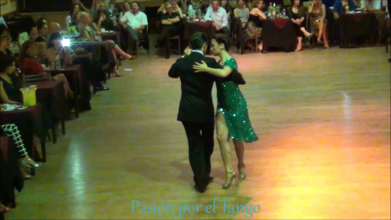 BARBARA WAINNRIGHT y JUAN RUGGIERI Bailando el Tango LA BRUJA en YIRA YIRA MILONGA