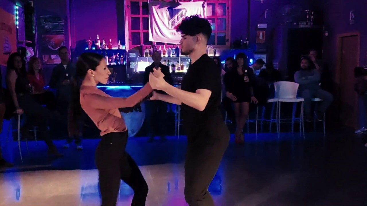 Carlos y Laura / Vas a Quedarte - Aitana (Bachata Remix DJ Piolo) / Bachata 2019