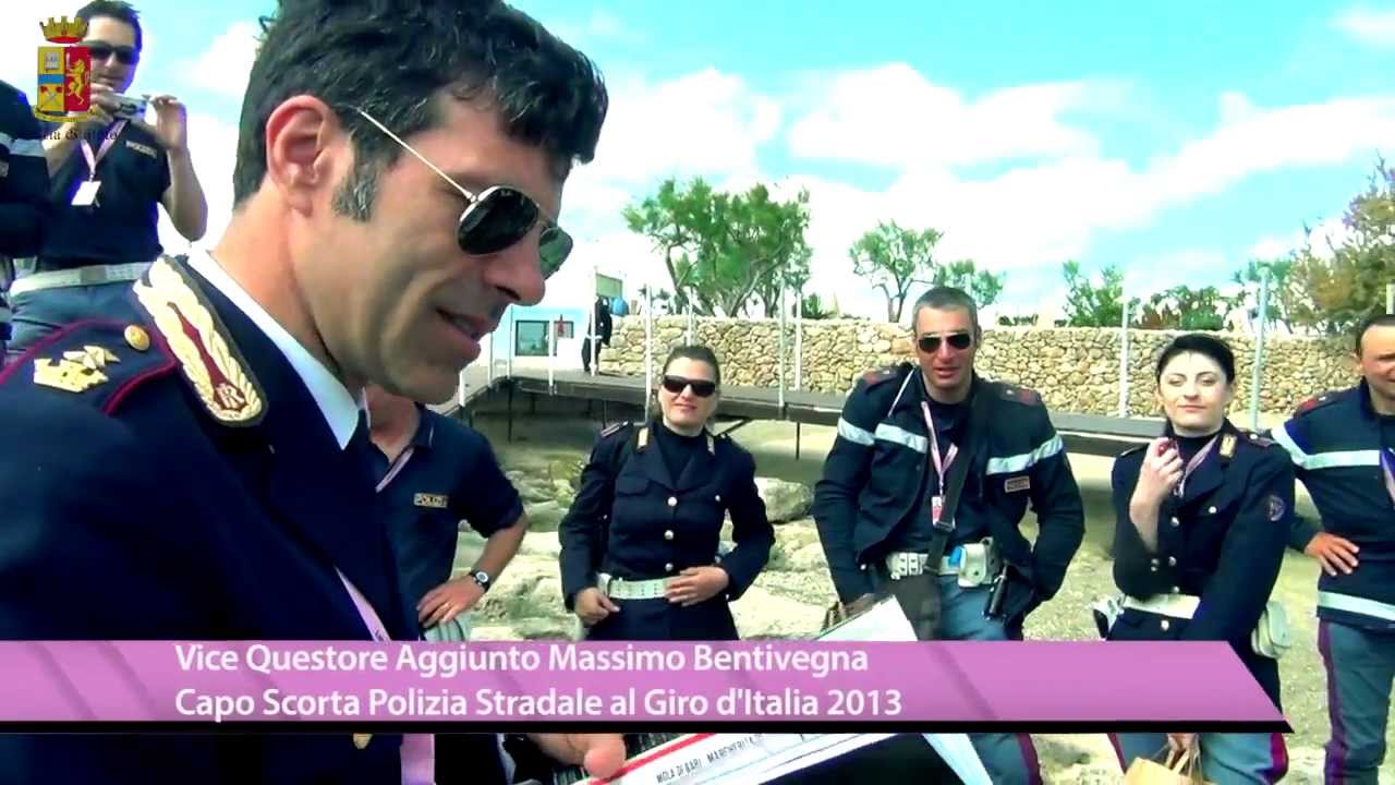 Un Briefing della scorta Polizia Stradale al Giro d'Italia 2013 prima della partenza di una tappa