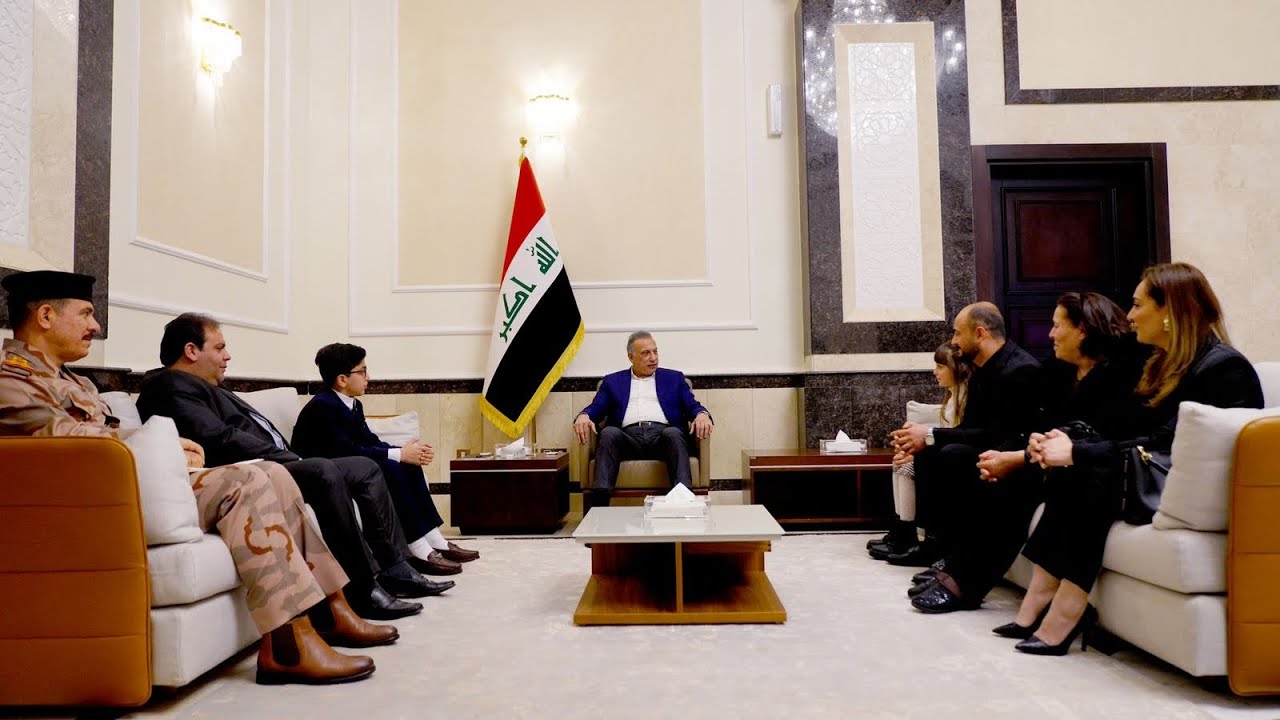 رئيس مجلس الوزراء السيد مصطفى الكاظمي يستقبل طفلين موهوبين من محافظتي البصرة ونينوى