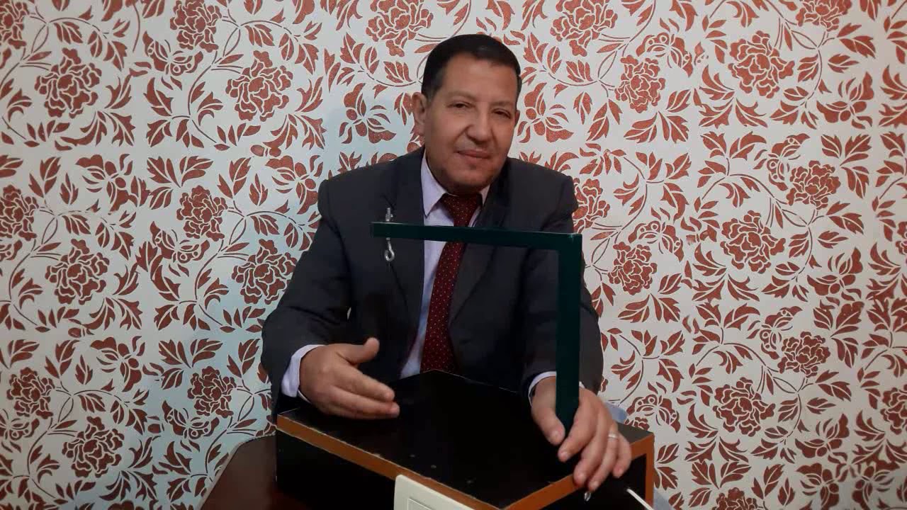 ماكينة قص الفلين والاسفنج الكهربائية
