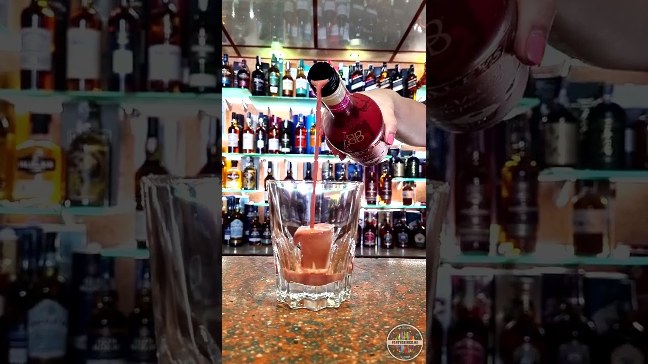 Pouring Bailey's Red Velvet Cupcake 700ml 17% Over Ice