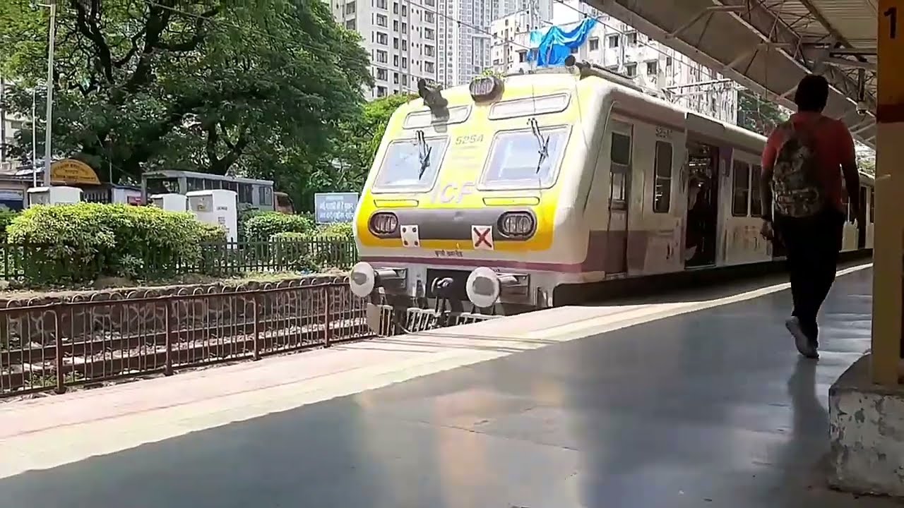 Mumbai Local Train Byculla Station India Max