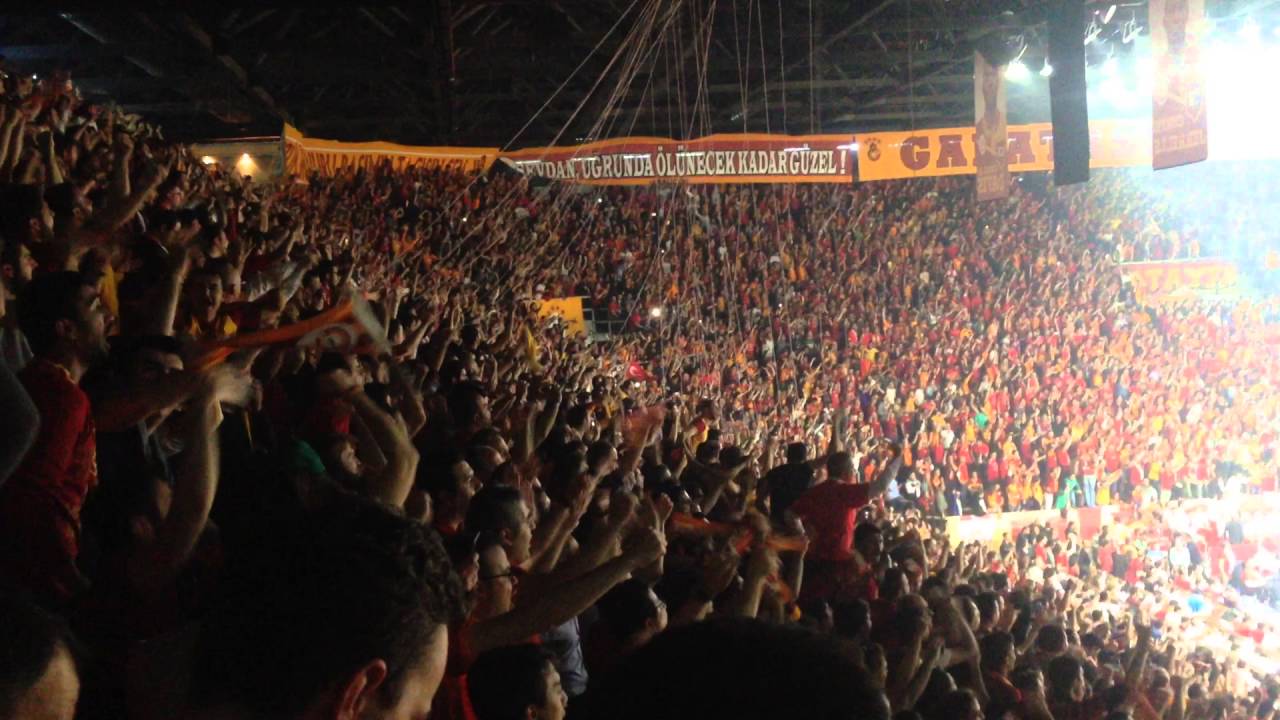 TEKER TEKER GEÇİYORUZ TURLARI ABDİ İPEKÇİ YIKILIYOR (Galatasaray Strasbourg)