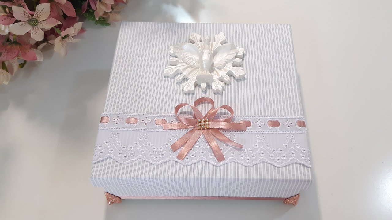 TAMPA revestida com TRICOLINE MAQUINETADO + detalhe em LESE #caixademdf #rharalembranças