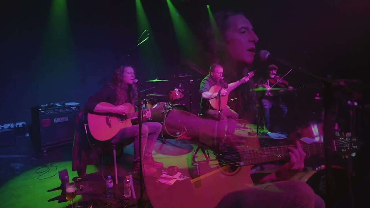 cua - Hot Blooded (Live)