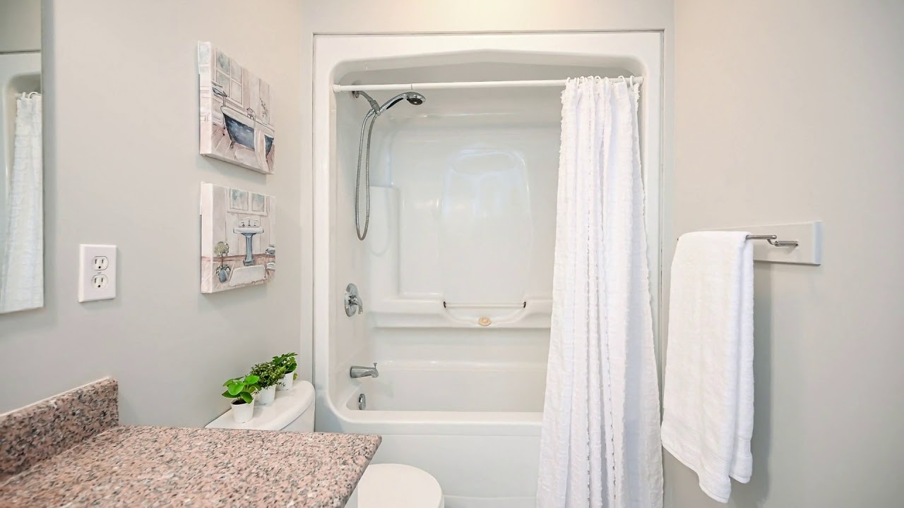 Hamilton, Ontario 2 Bedroom Condo Apartment