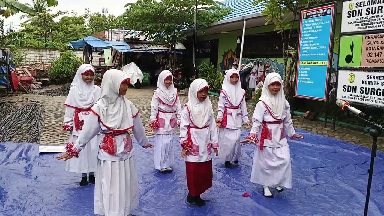 Cover menari Tokecang kelas 3 Tahun 2025 pada saat kegiatan Jumat Tampil Bakat 24 Oktober 2025