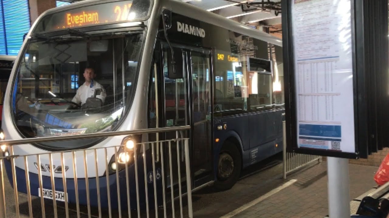 Diamond Wright Streetlite WF SK16 GXH  Route247toEvesham but theres a problem with the bus01/06/2019