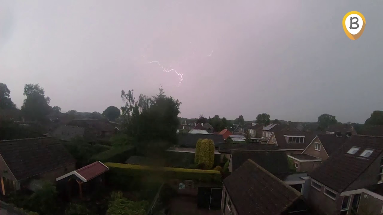 Onweer in slow motion boven Hoge Enk