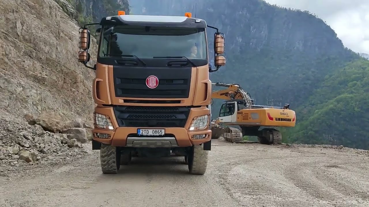TATRA PHOENIX 8x8 Dumper 52T (veduta sotto telaio dei semiassi)