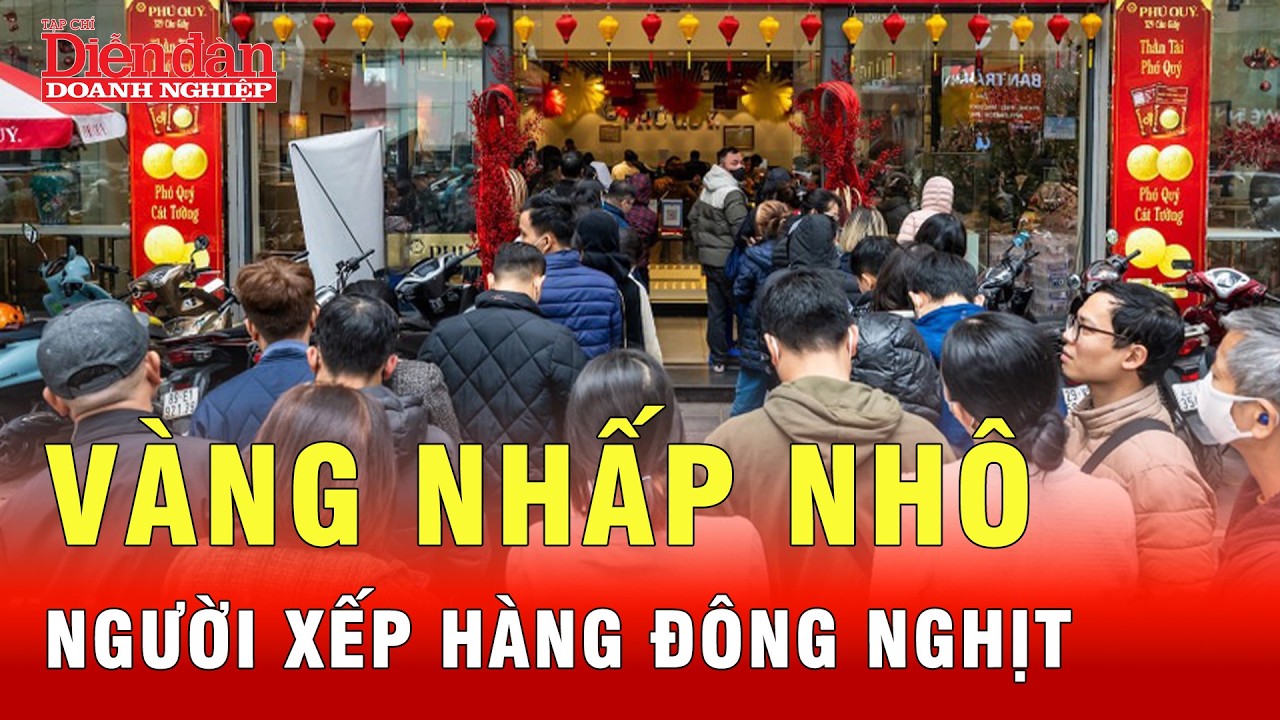 Chứng kiến người xếp hàng đông nghịt mua vàng khi cửa hàng bán nhỏ giọt | Tin tức 24h