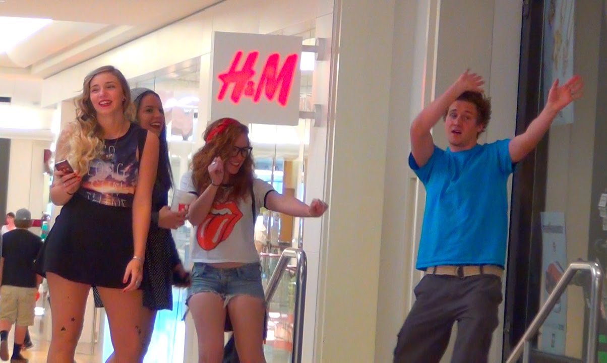 WHITE GIRL DANCING!