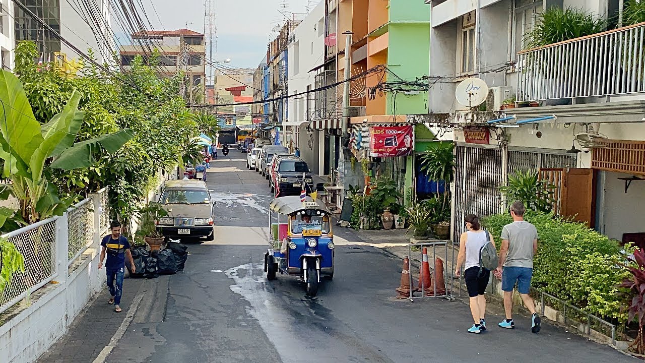 Bangkok 🇹🇭 Thailand  - Bang Lamphu, Phra Nakhon. Street life. Food. Walking Tour. Oct 26, 2022. 4K