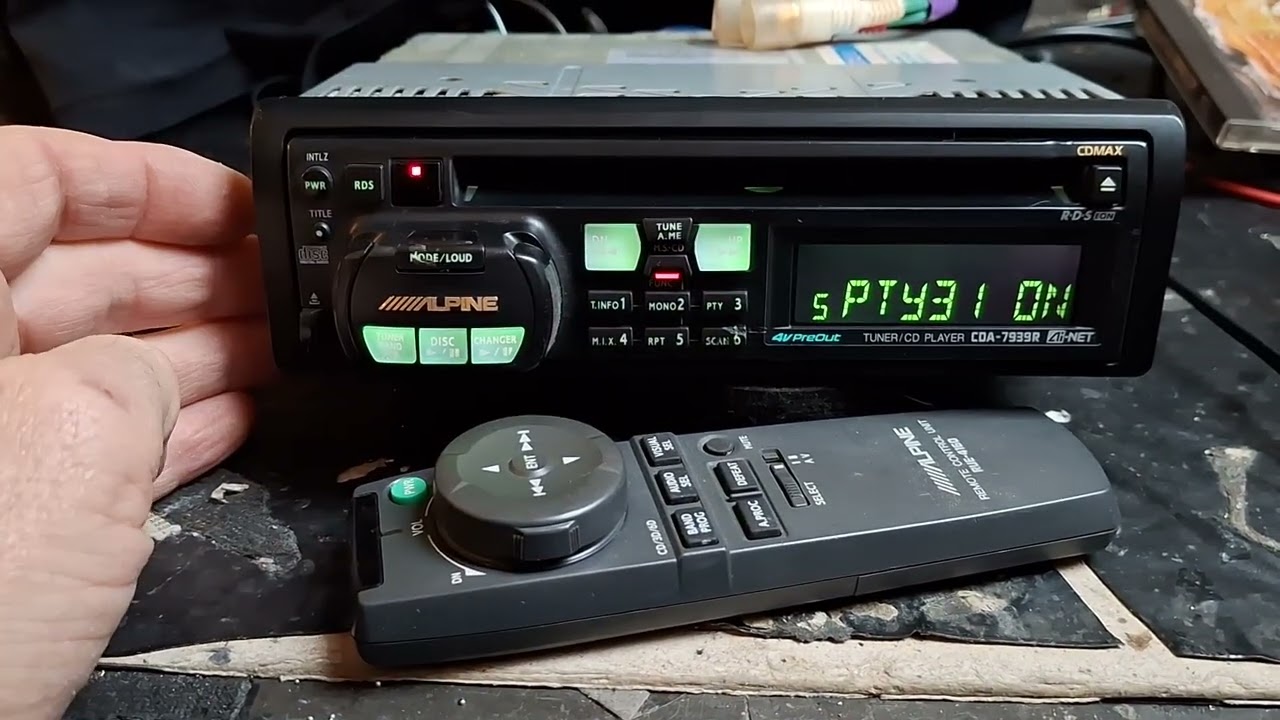 ALPINE CDA-7939R WITH REMOTE 