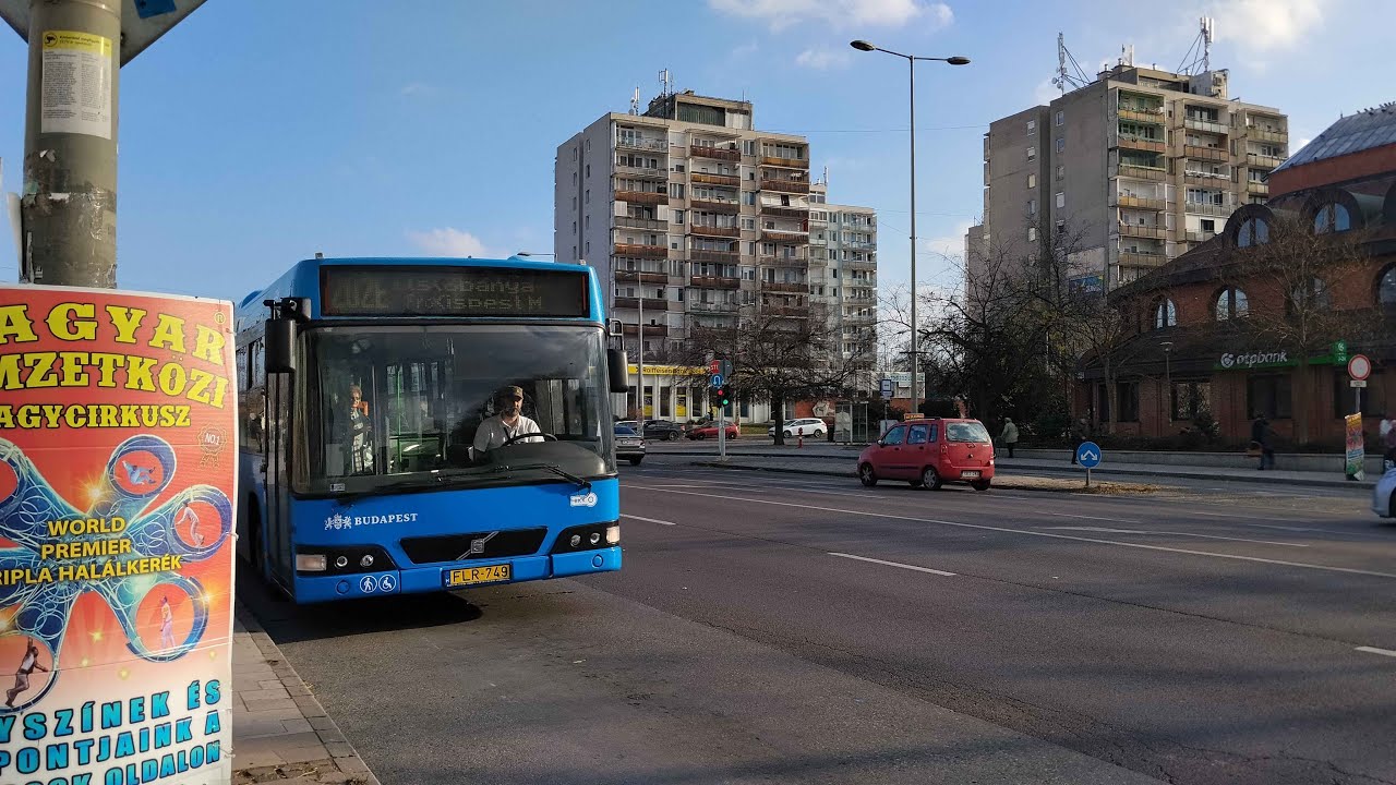 Utazás egy zöld kapaszkodós volvo 7700A-val