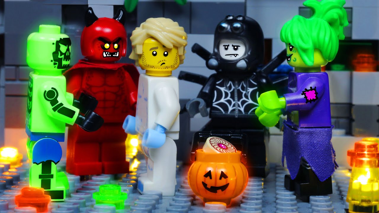 LEGO HALLOWEEN MONSTERS TRICK OR TREAT | LEGO STOP MOTION