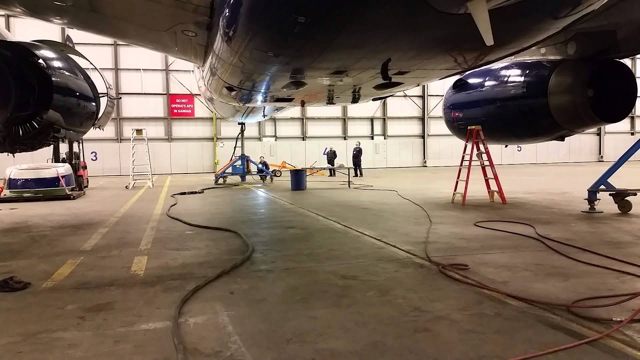 A320 gear swing