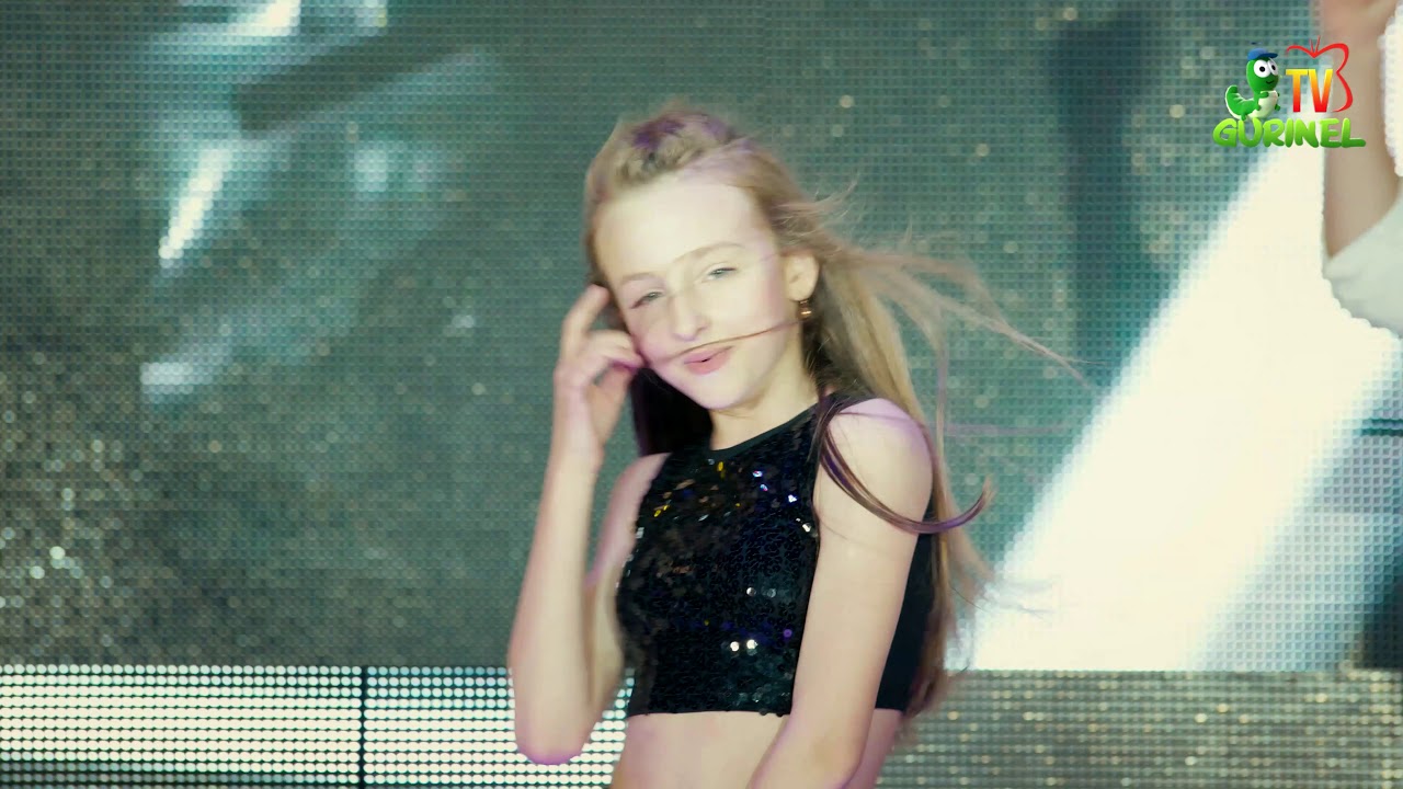 Sofia Albu (Picături Muzicale) – A little Party never killed nobody 4K