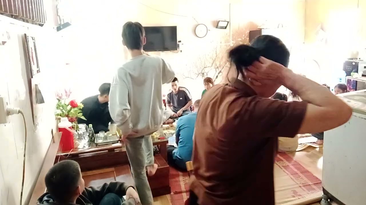 Mùng một Tết bố tết mẹ.  