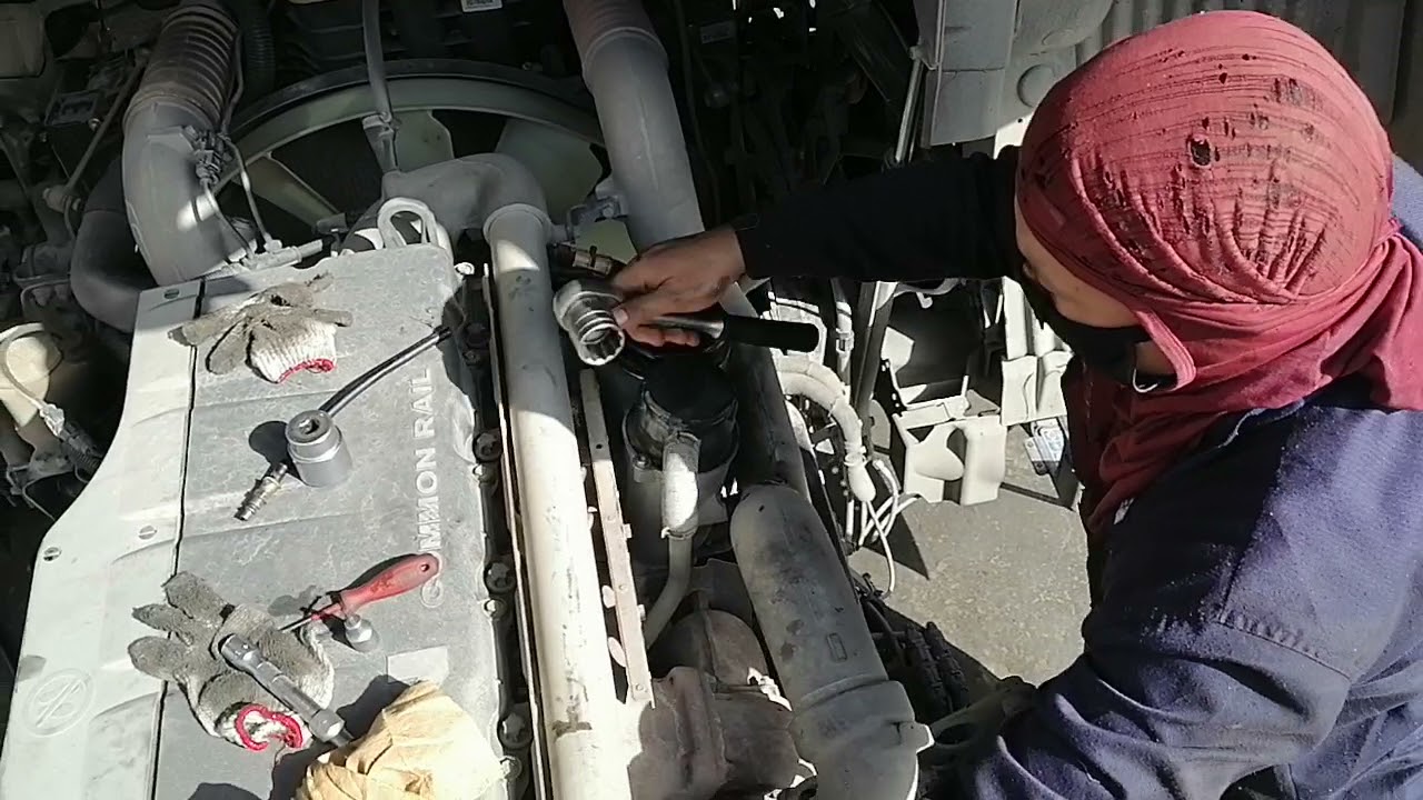 Man common rail change engine oil and all filter change preventive service