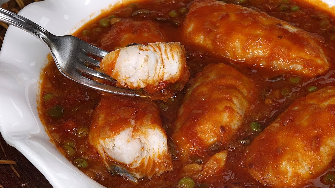 MERLUZA EN SALSA CON TOMATE. Fácil, rápida y deliciosa receta con merluza, económica y saludable
