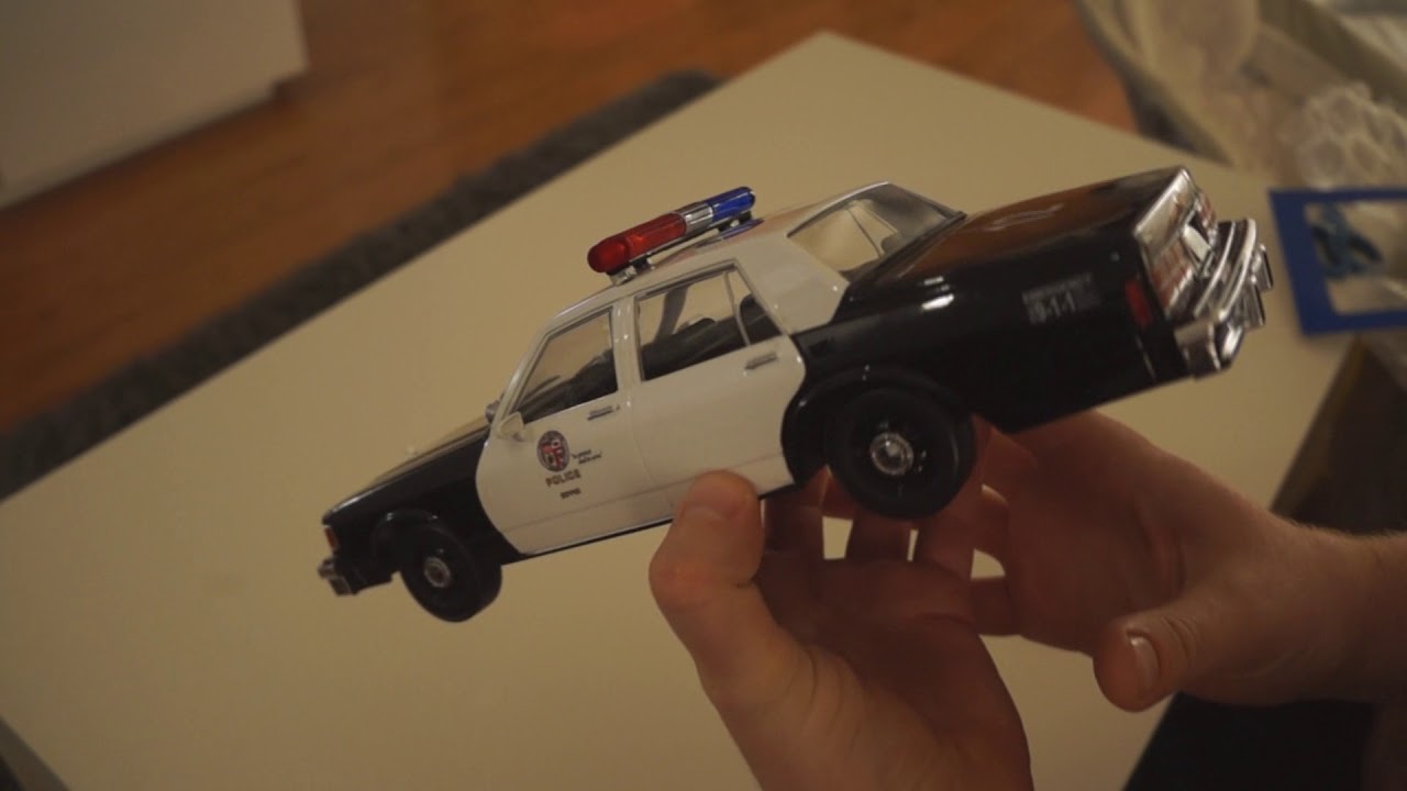 Unboxing 1980's LAPD Chevy Caprice 1:18 scale
