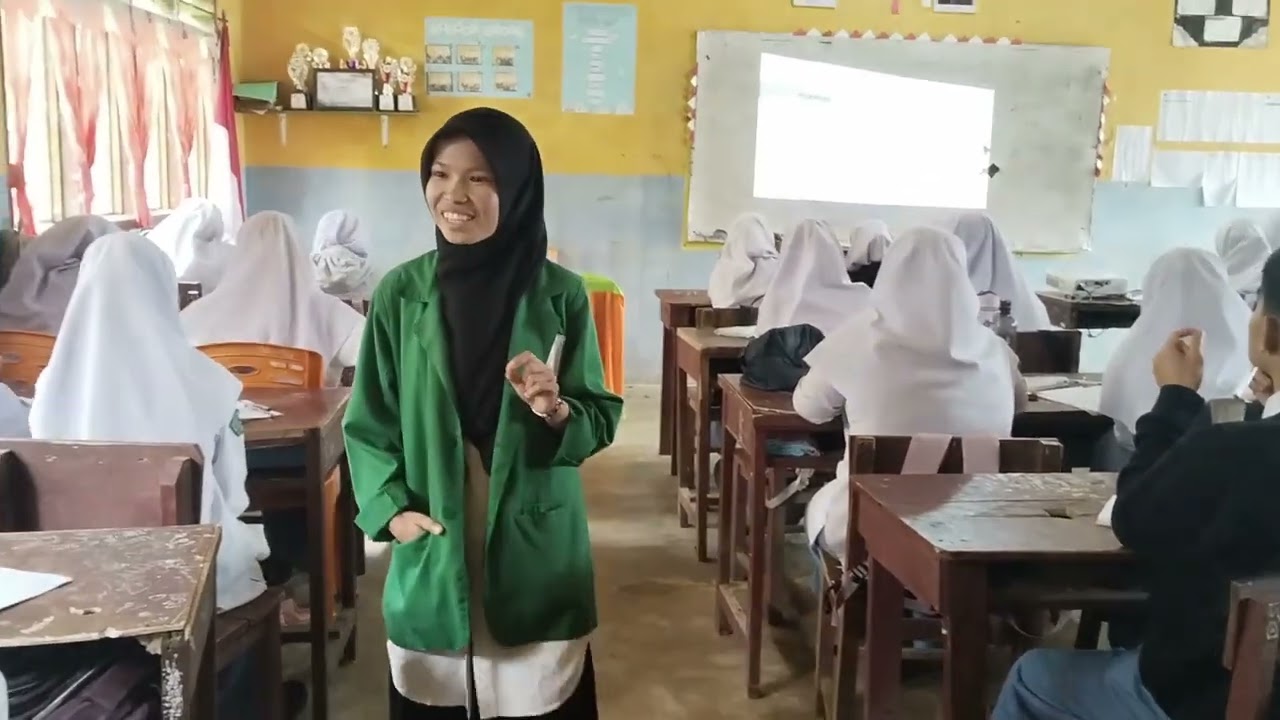 Praktek mengajar di kelas 12 MAN TAPSEL 