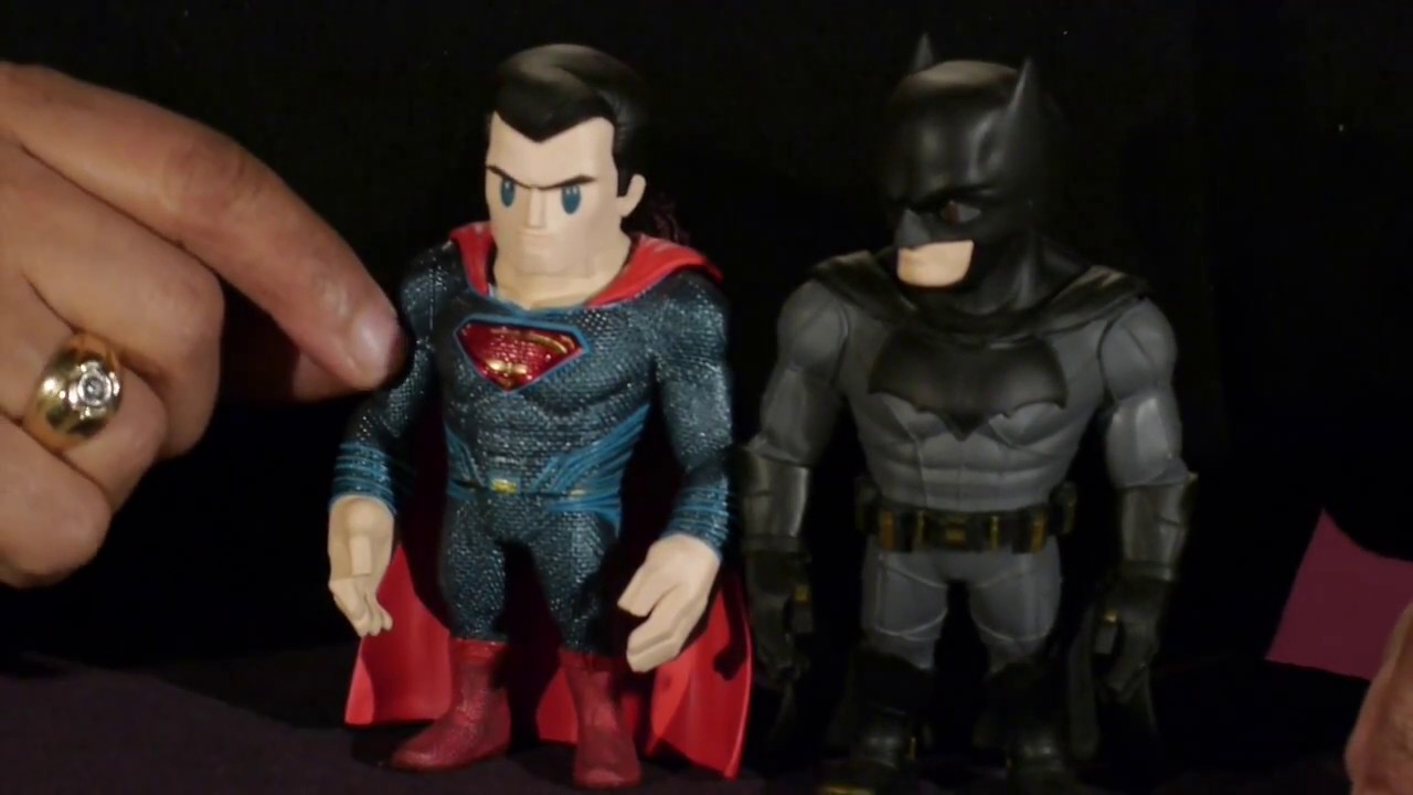 Hot Toys Batman V Superman Batman & Superman Bobble Head figure set review!