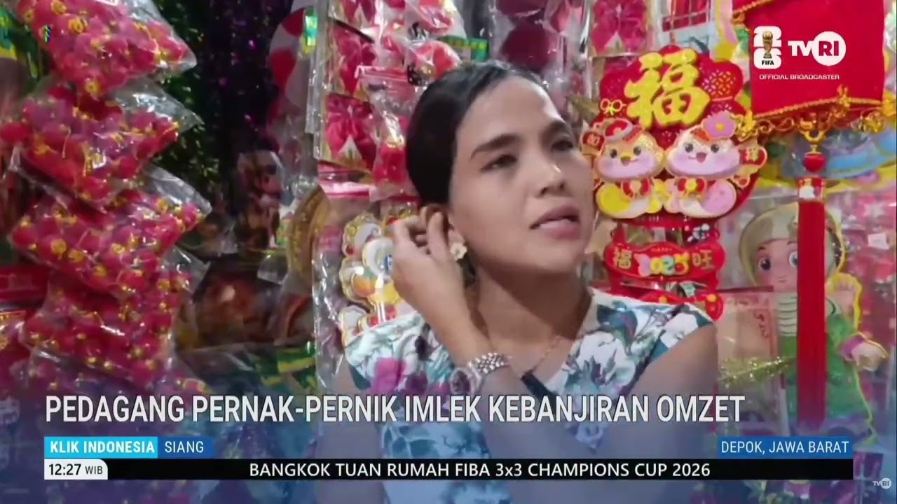 Pedagang Pernak - Pernik Imlek Kebanjiran Omzet