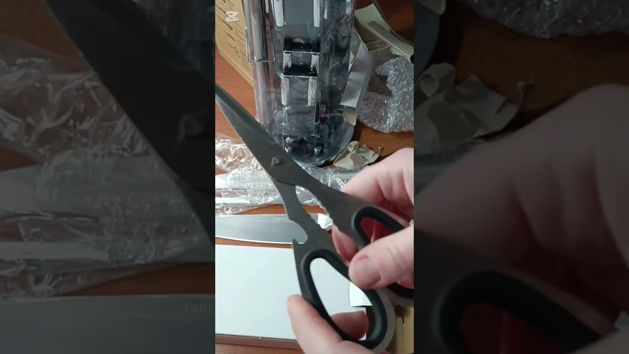 Набор кухонных ножей на подставке 