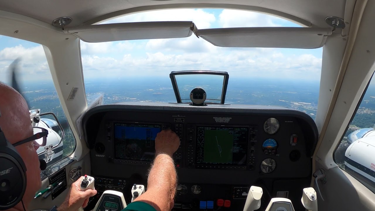 Short field landing in the Baron | G58 going for annual