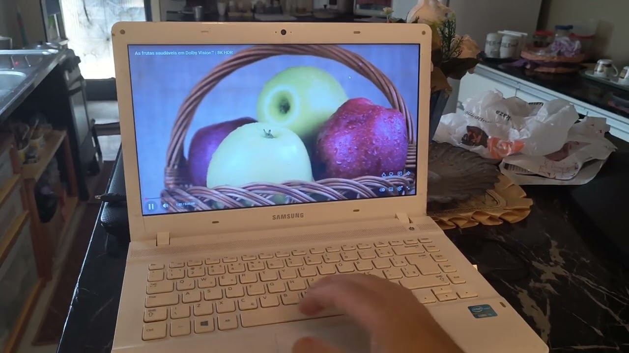 SAMSUNG BOOK INTEL CORE I3 3110M, 8 GIGAS DE RAM DDR3 INTEL HD GRAPHICS 4 000 E SSD FUNCIONANDO TUDO