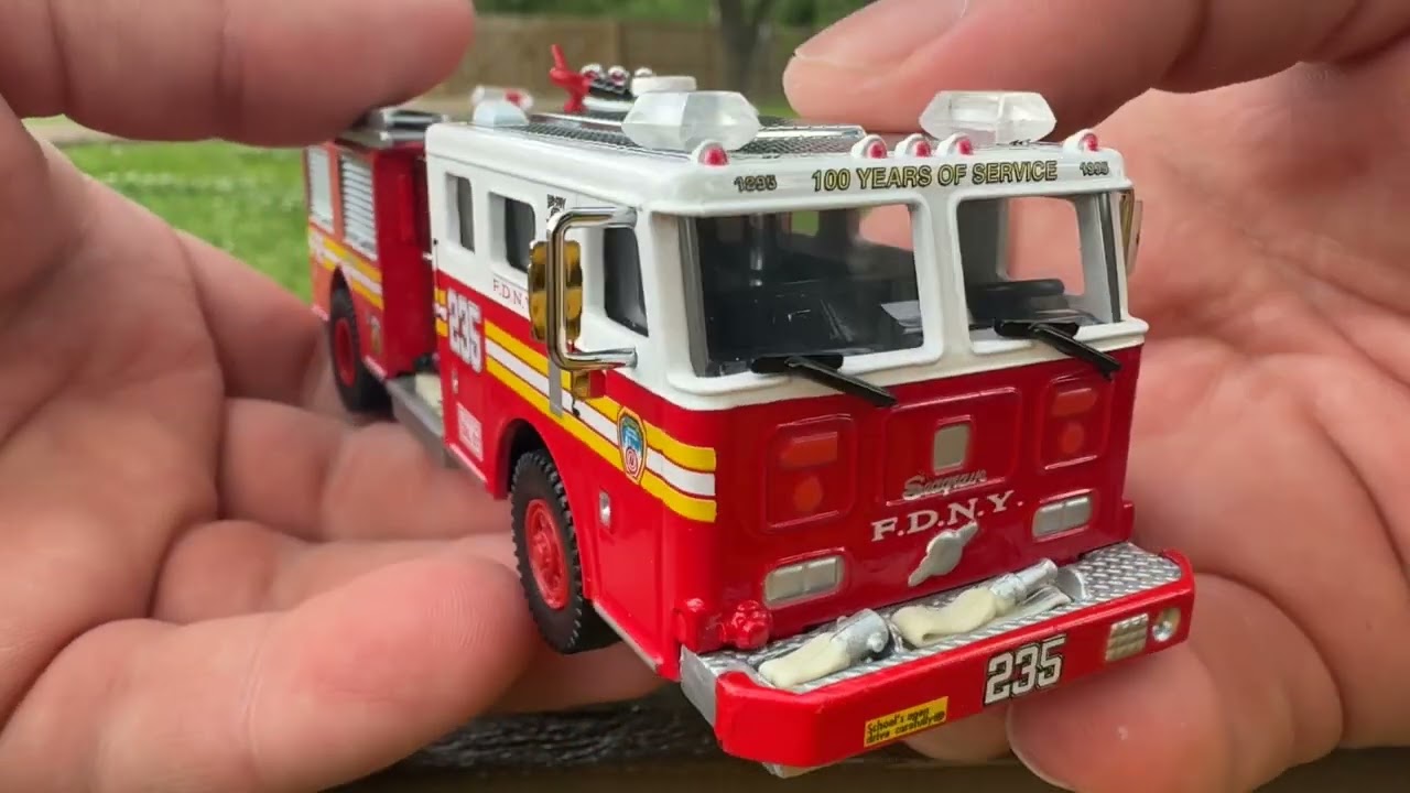 Code 3 1/64 FDNY Engine 235