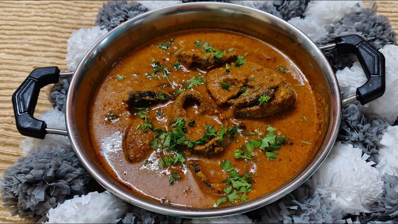 खूप खाल्लं गोड,आता खाऊया चमचमीत कुप्याच कालवण | Tuna Fish Curry | Kupa Curry Recipe In Marathi |