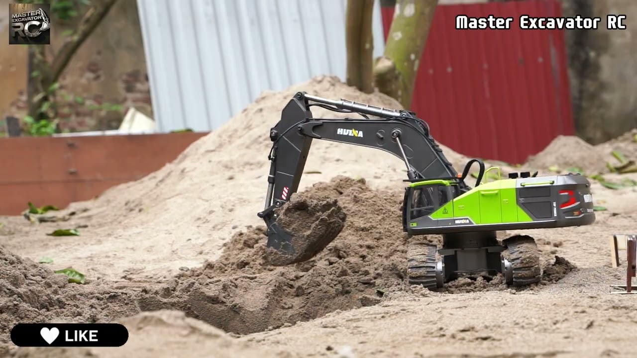 Testing the Huina 1593 Excavator Digging Real Dirt 🚜