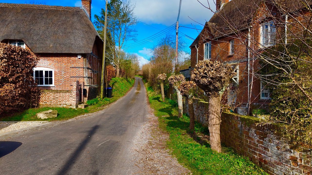 Straight Out of a Storybook – A Serene Morning Walk Through England's Historic Countryside