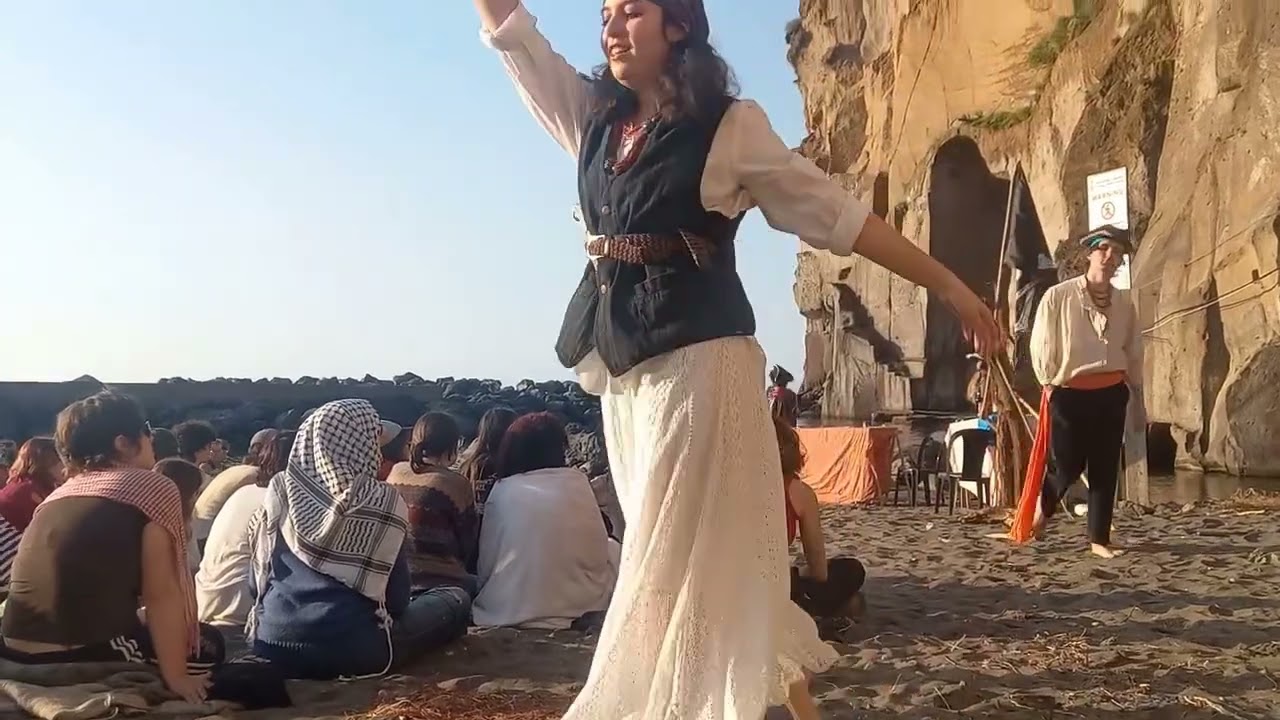 Teatro Francofono sulla spiaggia di Marina di Cassano a Piano di Sorrento