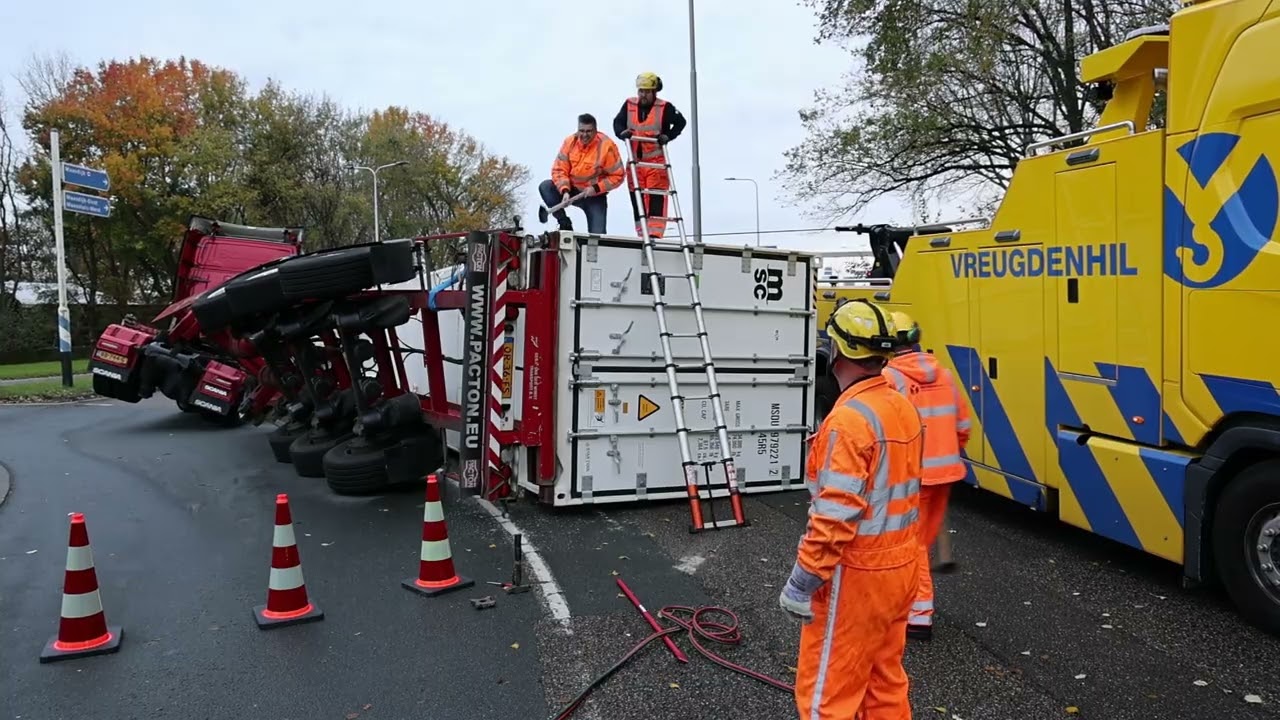 Rotonde bij Coldenhoven urenlang dicht door gekantelde trailer