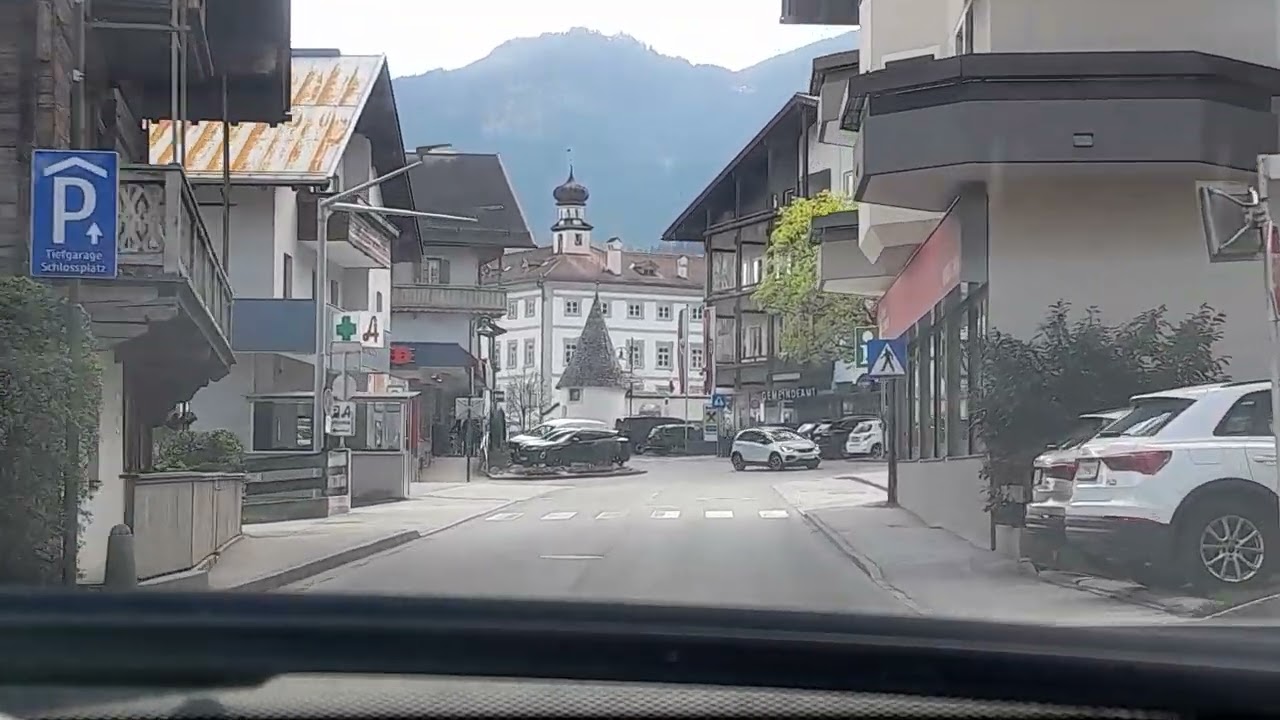 Autofahrt, F&uuml;gen im Zillertal, Ortsdurchfahrt, 16.04.26, Tirol, Austria 
