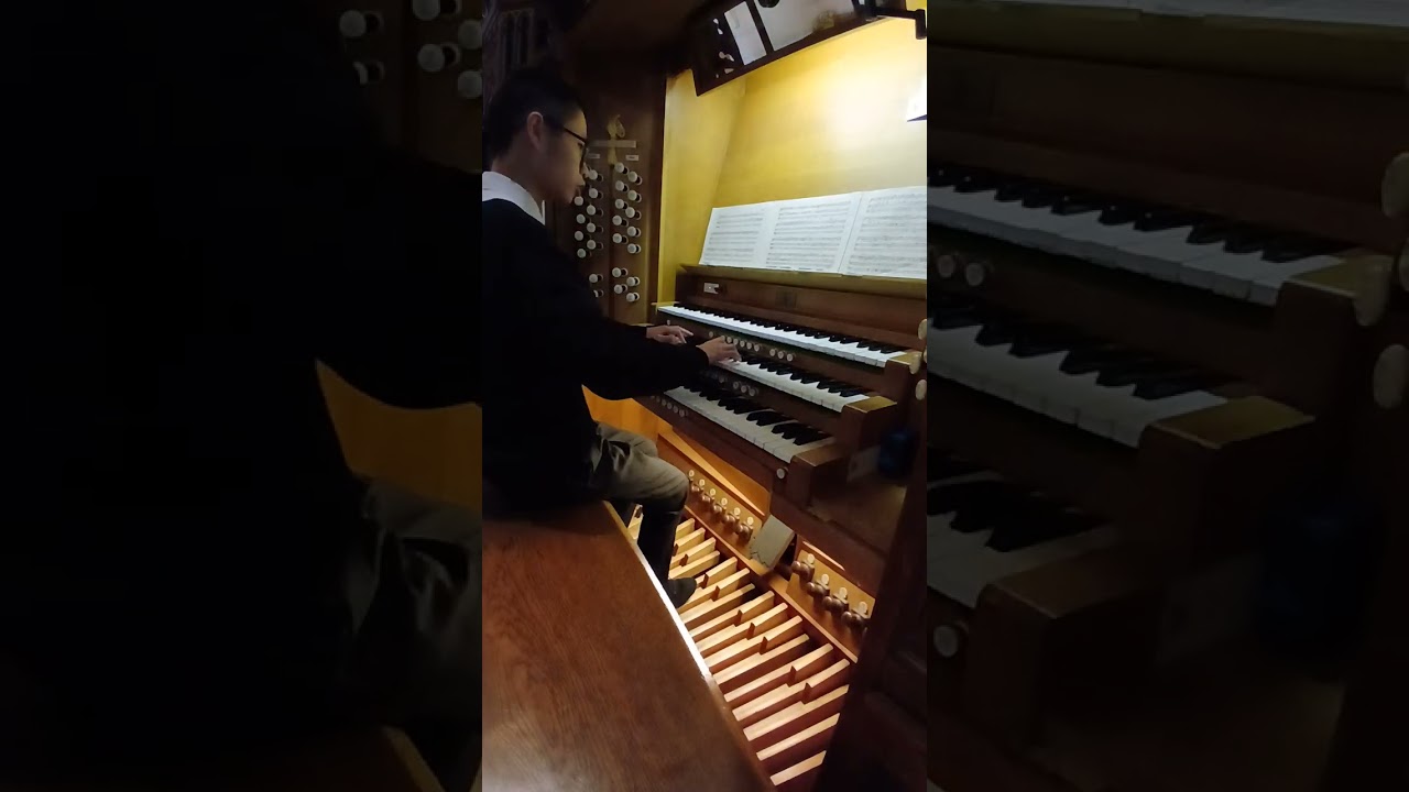 Prelude and Fugue in G minor (BWV 558) played by Ether Yeung