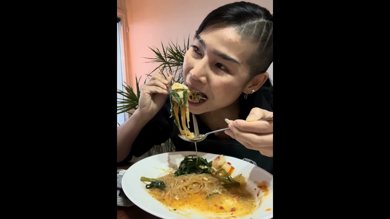 เมนูเด็กเส้น สุกี้ซีฟู้ดเส้นหนึบน้ำเข้มข้นไปไหน อะไรกันนี่