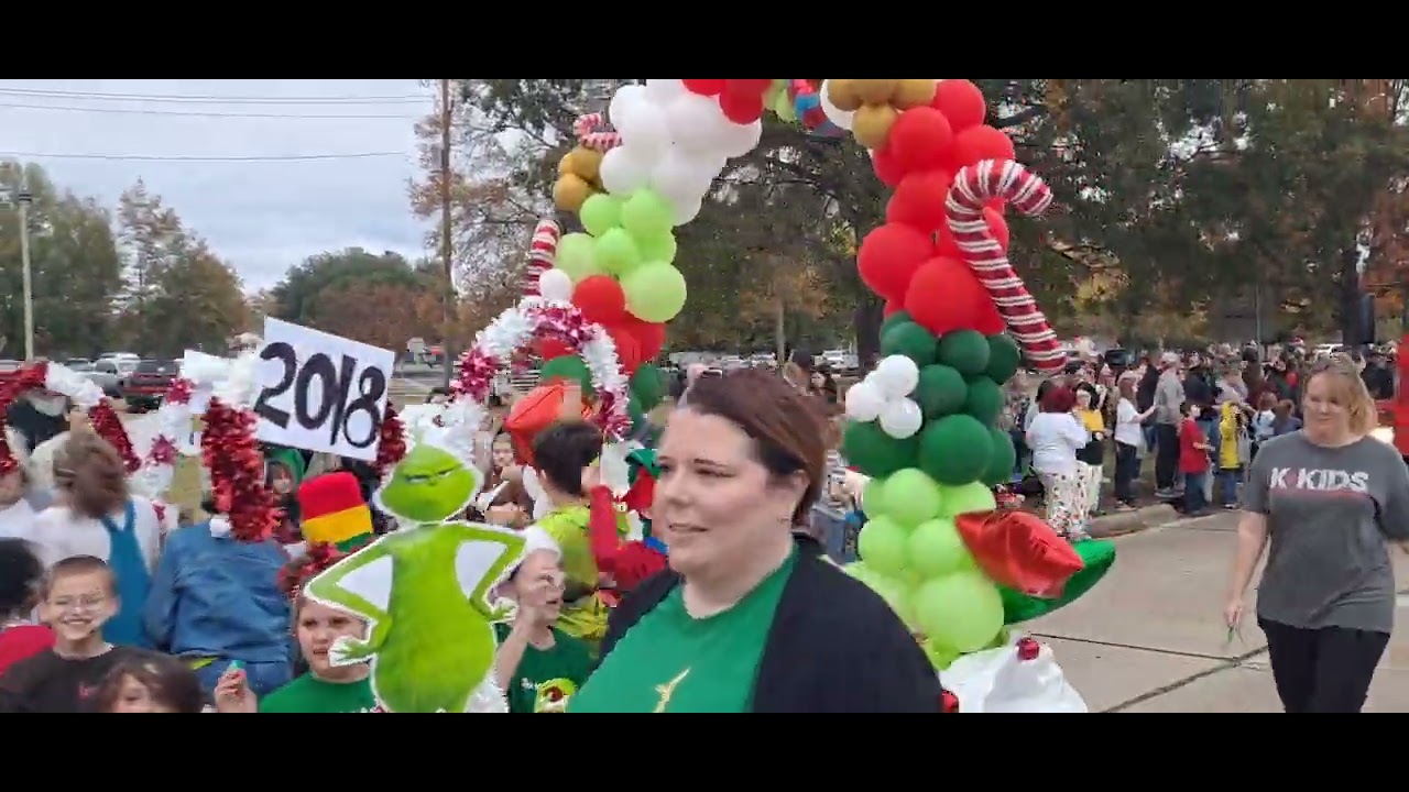 2022 Kiwanis of Greater Ouachita Christmas Parade, Monroe - West Monroe, Louisiana. Dec 3