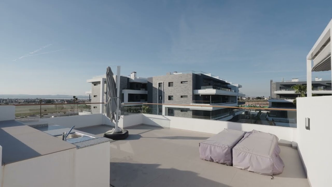 Nowoczesne nieruchomości blisko Laguna Rosa w Torrevieja z basenami i strefą rekreacyjną