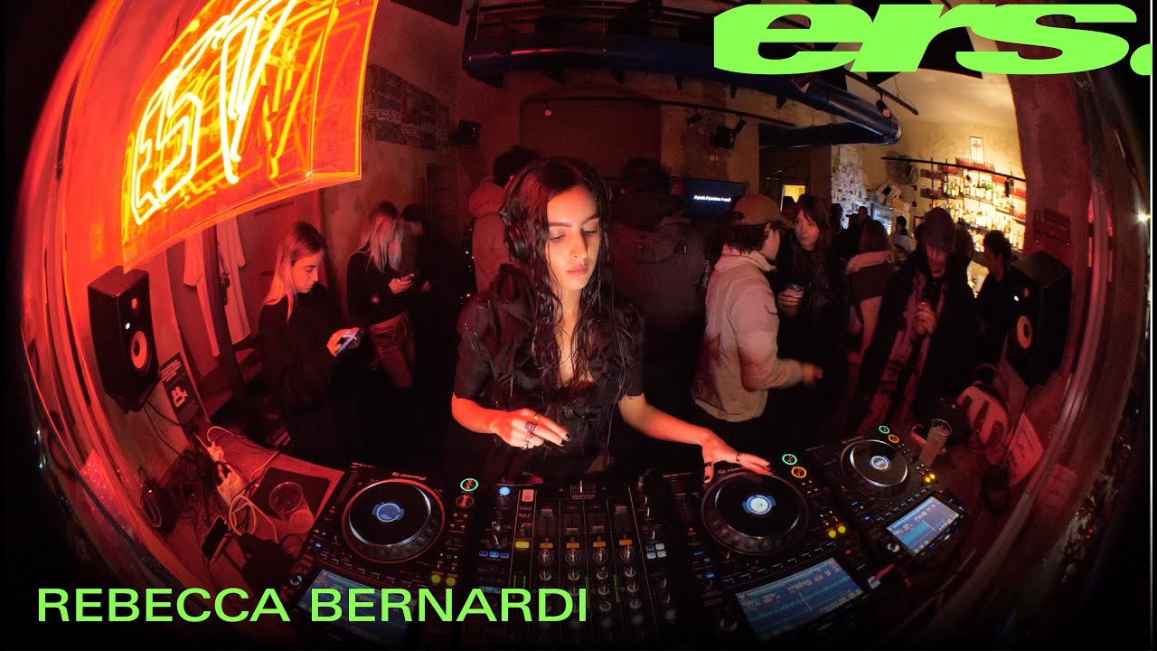 4.12.25 REBECCA BERNARDI | RADIO IN VETRINA