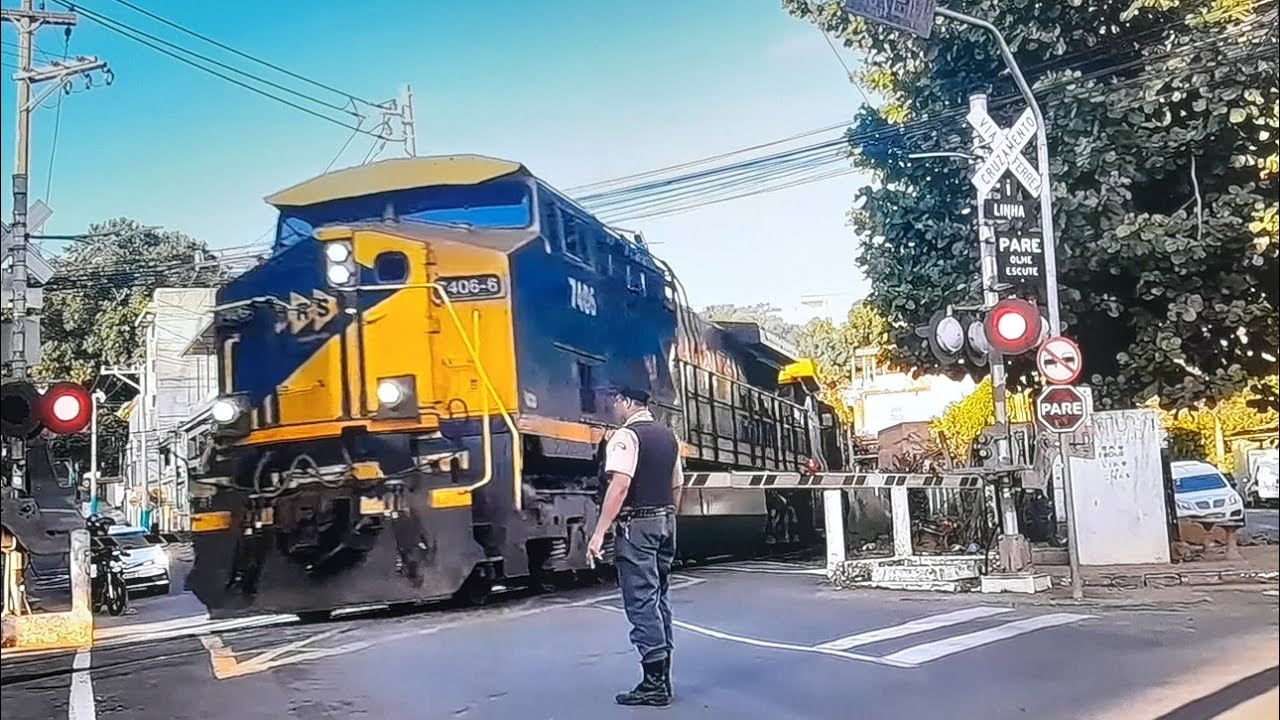 Trem com 272 vagões passando em sua potência máxima com 4 locomotivas AC44i em Três Rios-RJ.