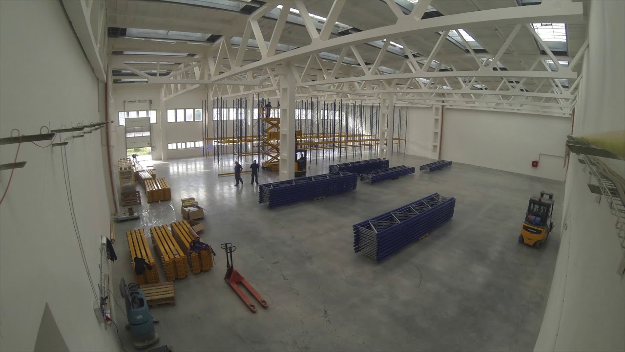 Stavba regálů na novém centrálním skladu - NFCP rental equipment